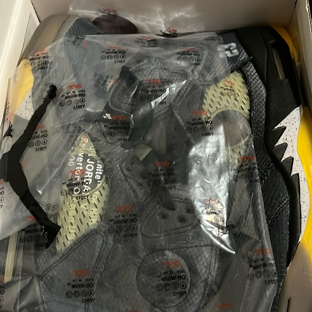 Air Jordan Retro 5 x Off-White